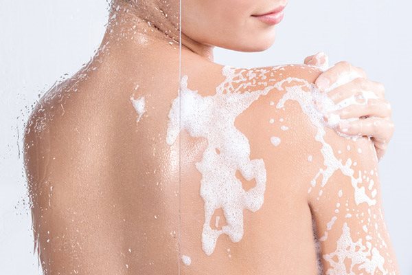 Limpeza da pele com Eucerin AtopiControl